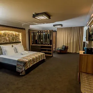 Zoo - Secured Paid Parking Otel